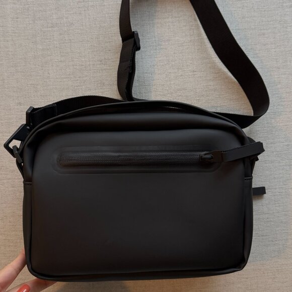 Rains Cargo Box Bag in Black - Picture 6 of 7